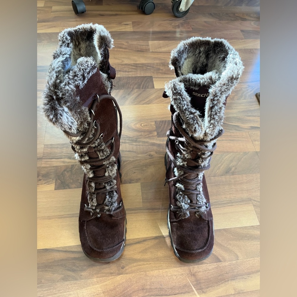 Skechers Women's Chocolate Winter Boots. Pre-owned in good condition.
